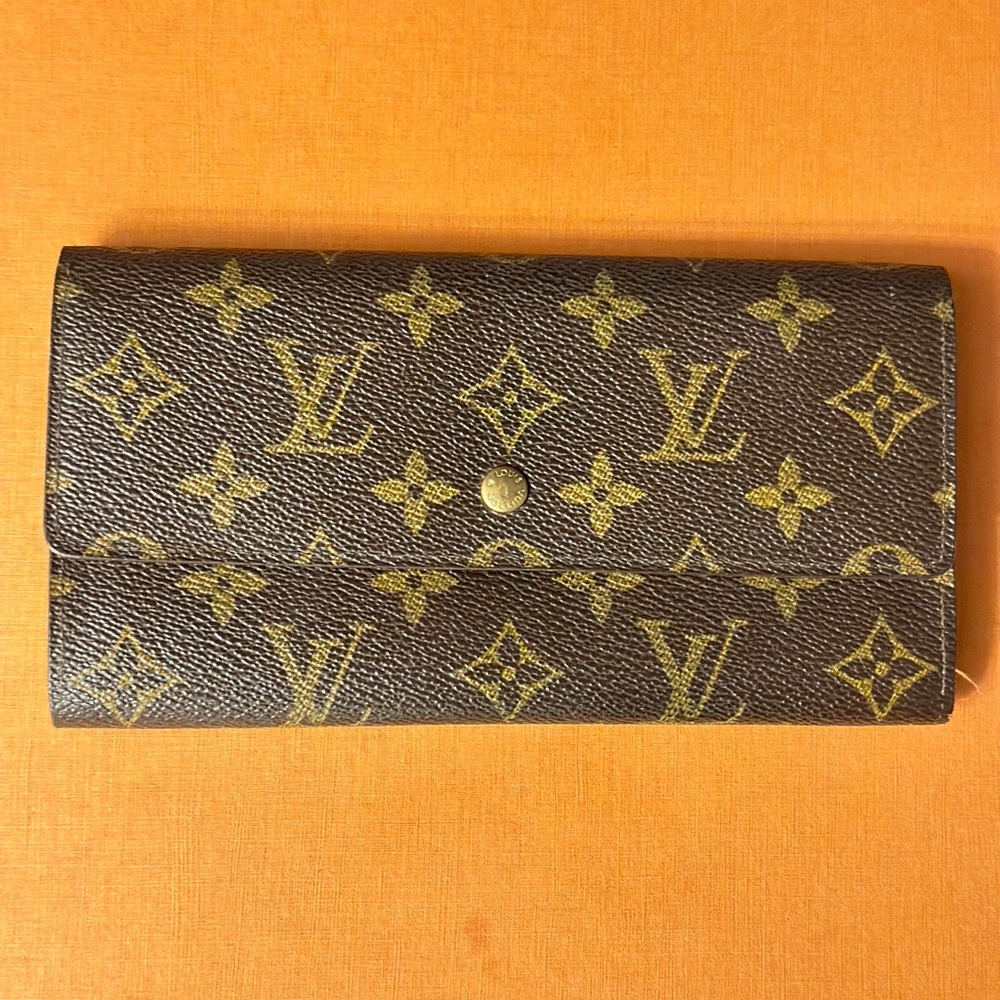 Vintage Sarah wallet in great condition
